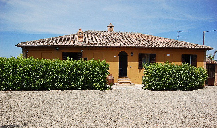 Close up view of the one storey villa for 7 people