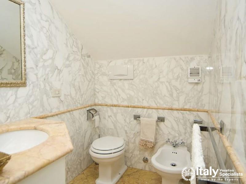 Luxury bathrooms in Villa Willows