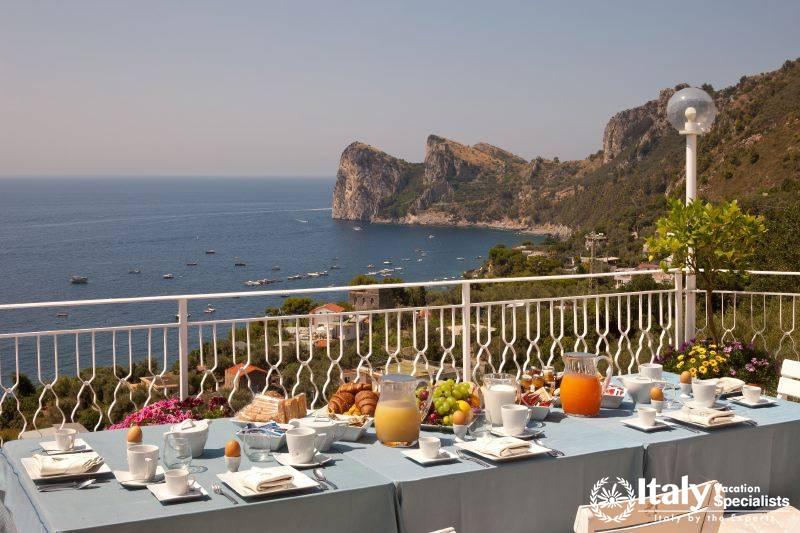 Outdoor restaurant in Villa Esattezza