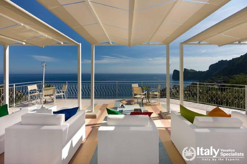 Sitting area and sofas in Villa Esattezza