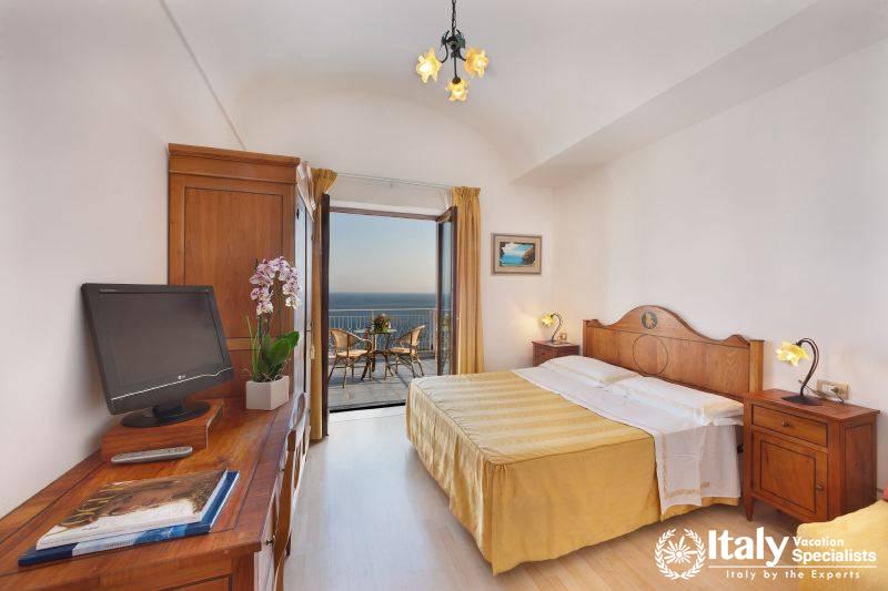 Double bedroom in Villa Esattezza