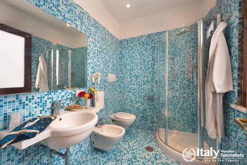 Excellent bathroom of Villa Esattezza