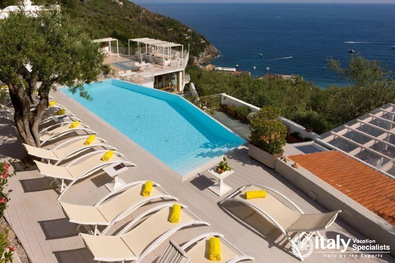 Swimming pool in Villa Esattezza