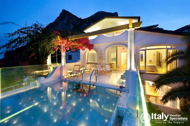 Wonderful swimming pool in Villa Belmare