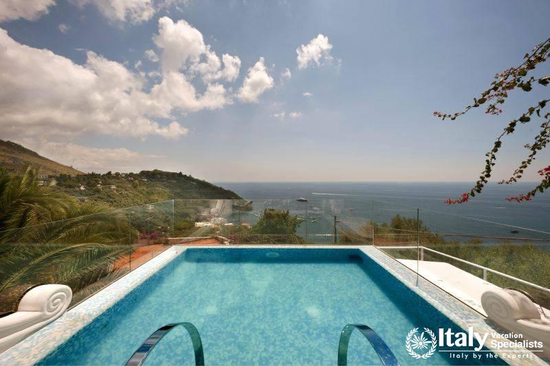 Swimming pool in Villa Belmare