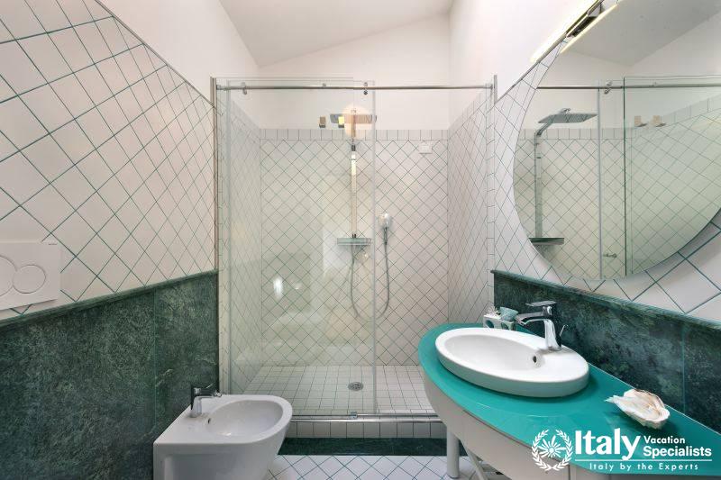 Outstanding bathroom in Villa Belmare