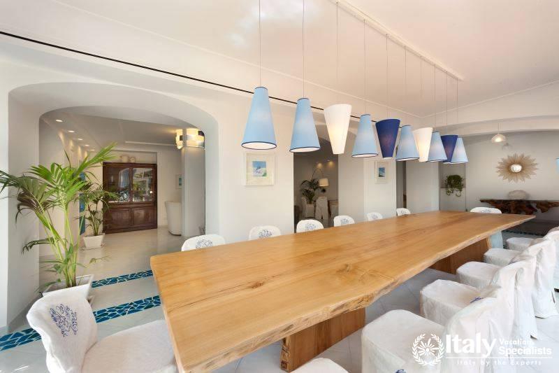 Excellent dinning area in Villa Belmare