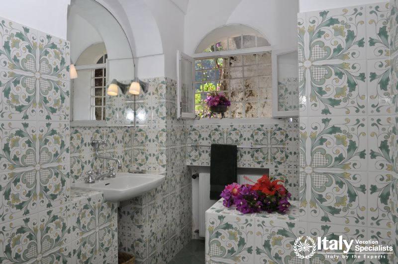 Outstanding bathroom of Villa Giulia