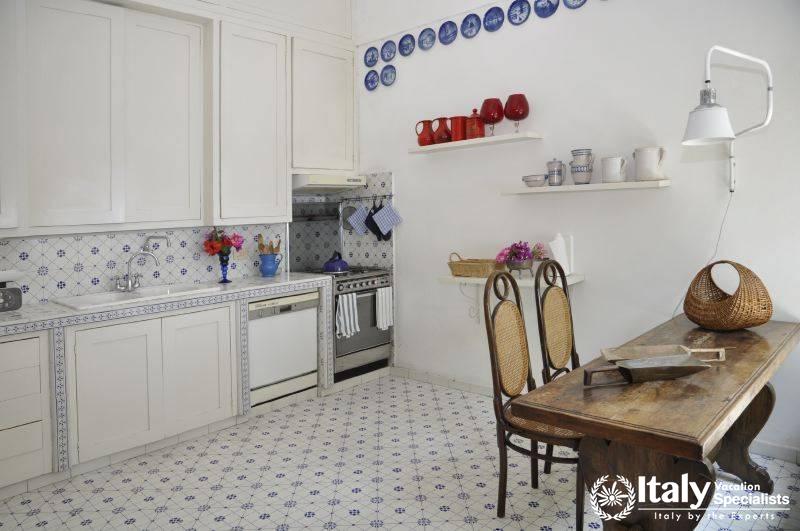 Outstanding kitchen/dinning area in Villa Giulia