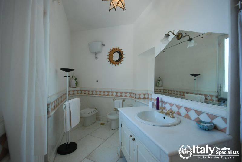 Excellent bathroom in Villa Venancio