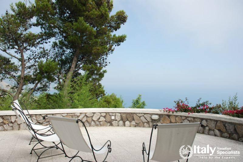 Sitting area with beautiful view in Villa Venancio