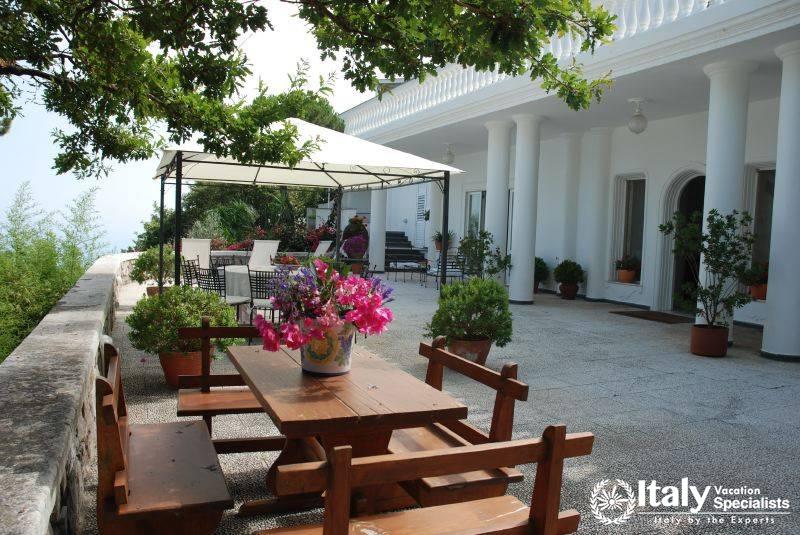Wonderful outdoor sitting and dinning in Villa Venancio