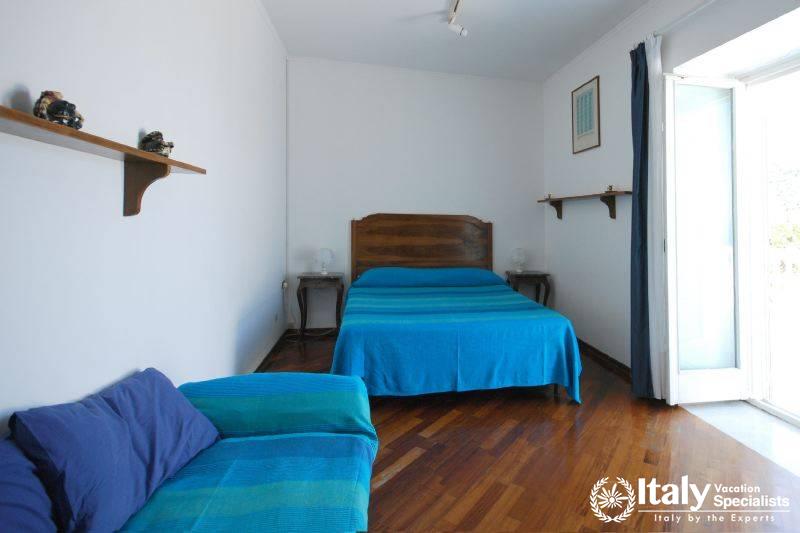 Bed and sofas in Villa Venancio