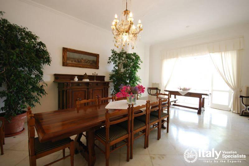 Dinning table in Villa Venancio