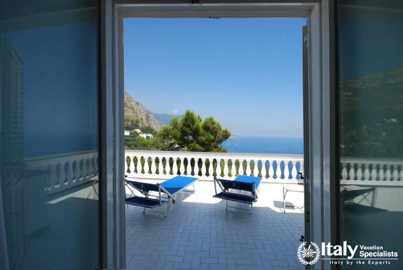 Sun-bathing in the terrace in Villa Venancio
