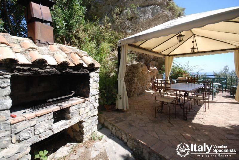 Outdoor sitting area in Villa Aranceto