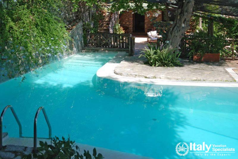 Swimming pool in Villa Aranceto