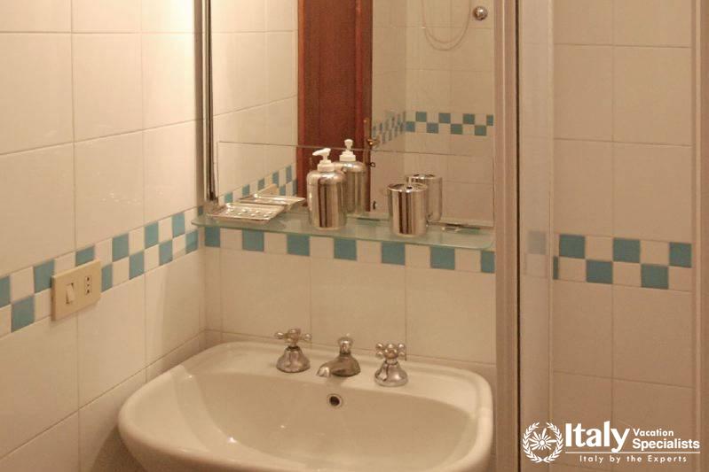 Superb bathroom in Villa Aranceto
