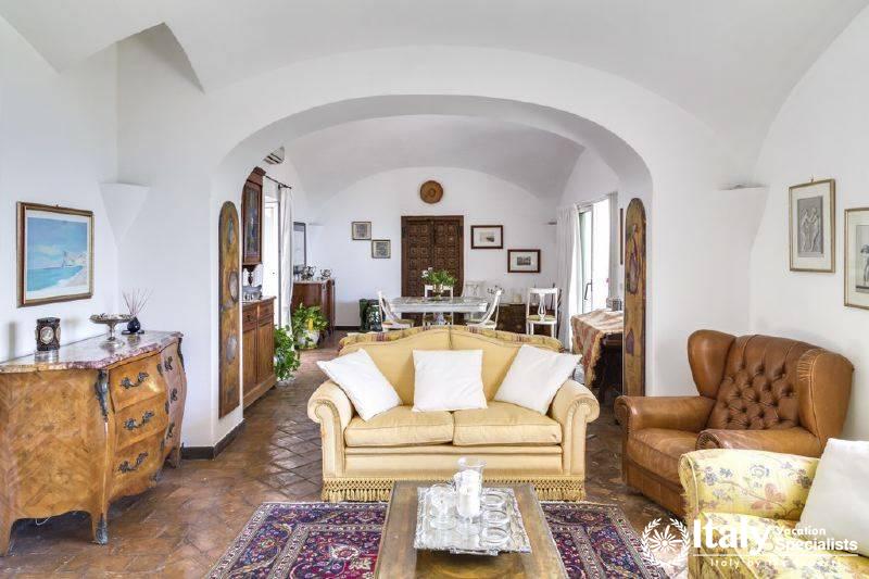 Sofas and sitting area in Villa Aranceto