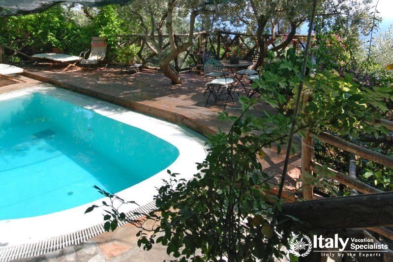 Outdoor swimming pool in Villa Aranceto