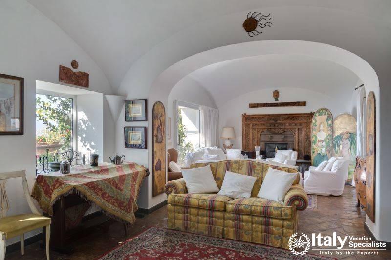 Sofas and sitting area in Villa Aranceto