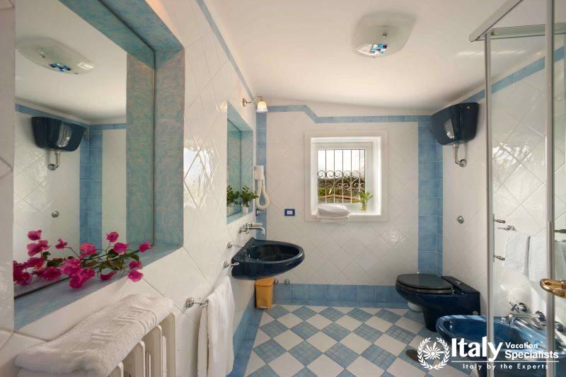 Wonderful bathroom in Villa Mafalda