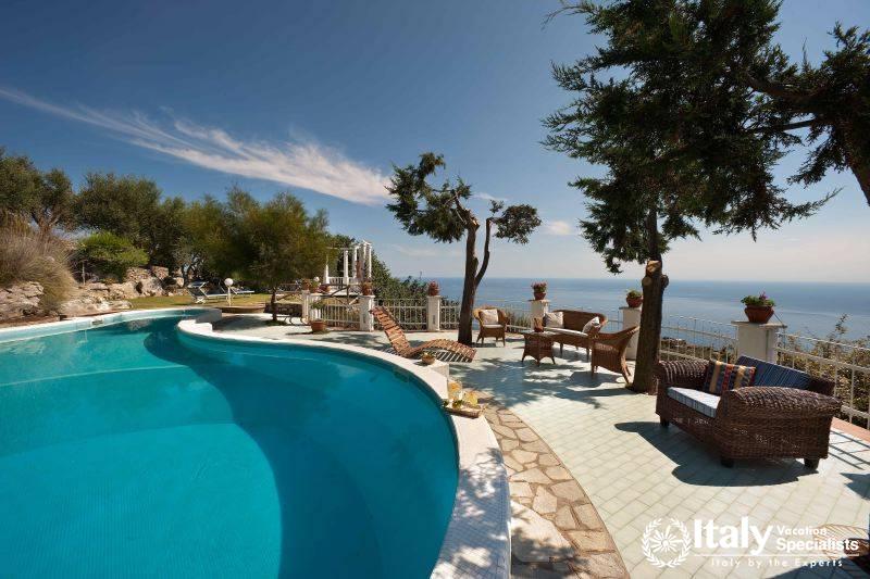 Wonderful swimming pool side in Villa Mafalda