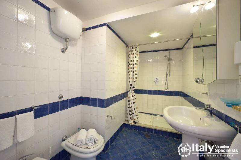 Excellent bathroom in Villa Mafalda