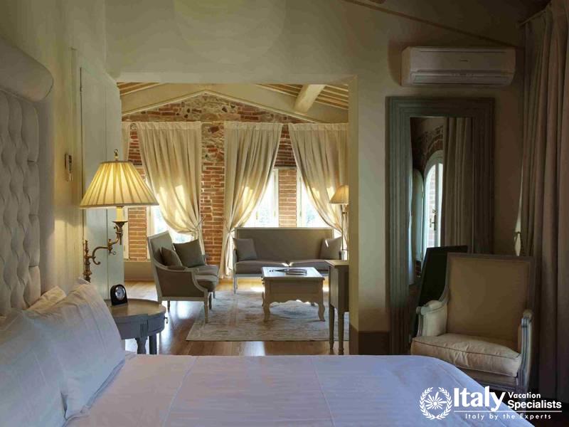 Amazing bedrooms with VIP amenities in Tuscany