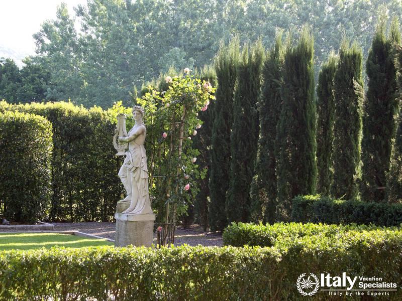 Statue in the garden of Villa Pattoni, Tuscany