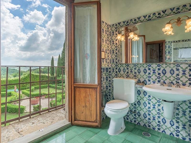 Unique bathrooms in Villa La Canonica di Cortine