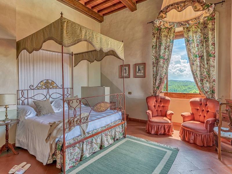 Luxury bedrooms in Villa La Canonica di Cortine 
