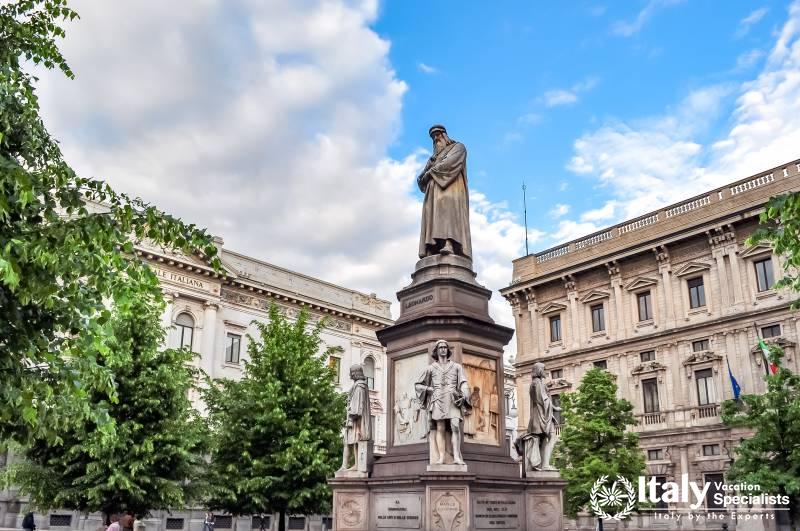 Statue of Leonardo da Vinci, outside La Scala