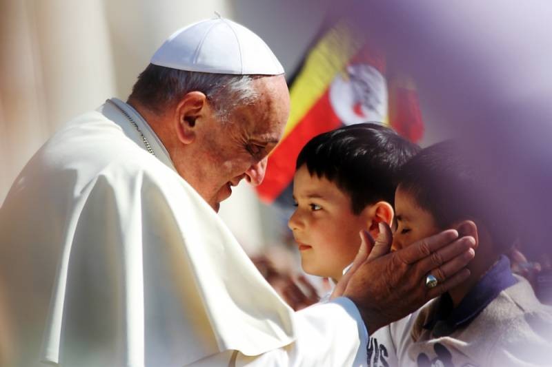Pope St. Francis with Children 