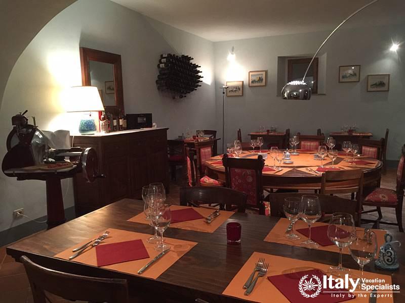 Dinning table in Farm Le Pietre Vive di Montaperti