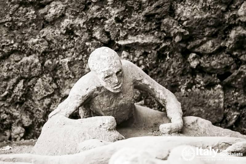 Moving plaster cast from Pompeii