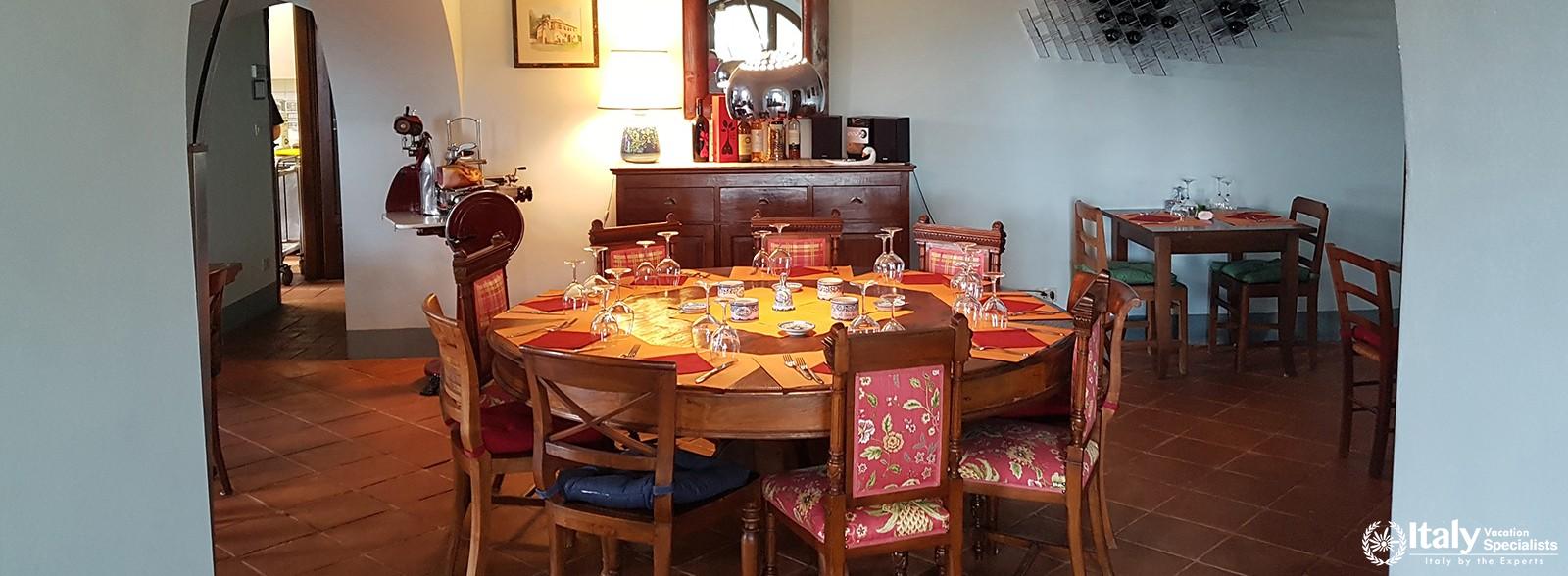 Dinning table in Farm Le Pietre Vive di Montaperti