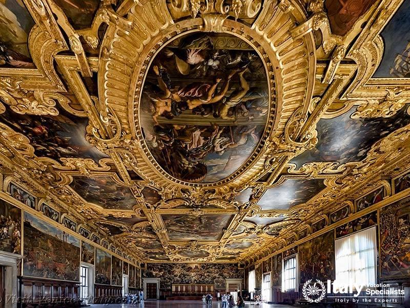 Inside of Dogeâ€™s Palace in Venice