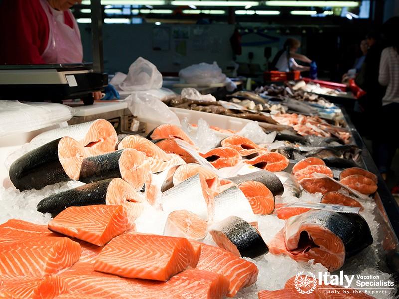 Fish market, fresh fish in street market, fresh fish, social issue, fish market street market