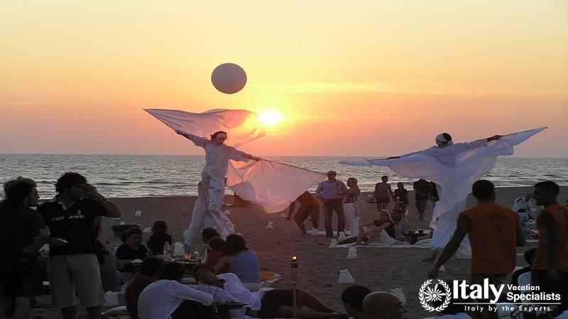 Cast of Rome Beaches 