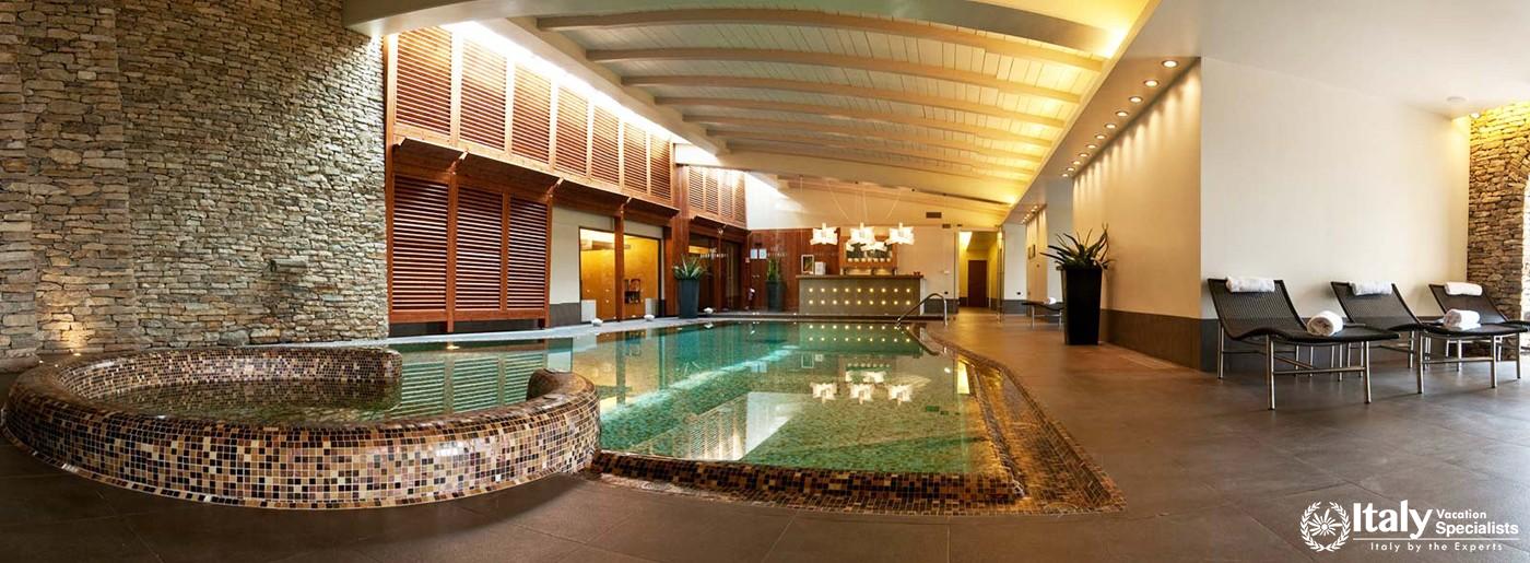Indoor swimming pool in Hotel Relais San Maurizio
