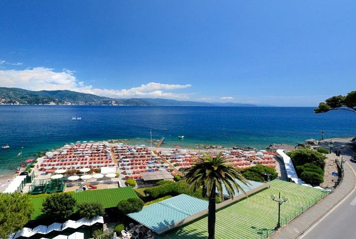 Beaches along the Italian Riviera 